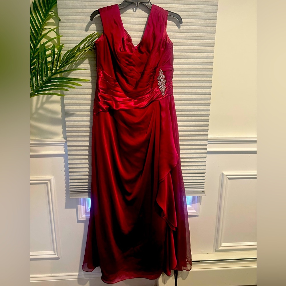 Nice and perfect dress, beautiful color 🏆🌹